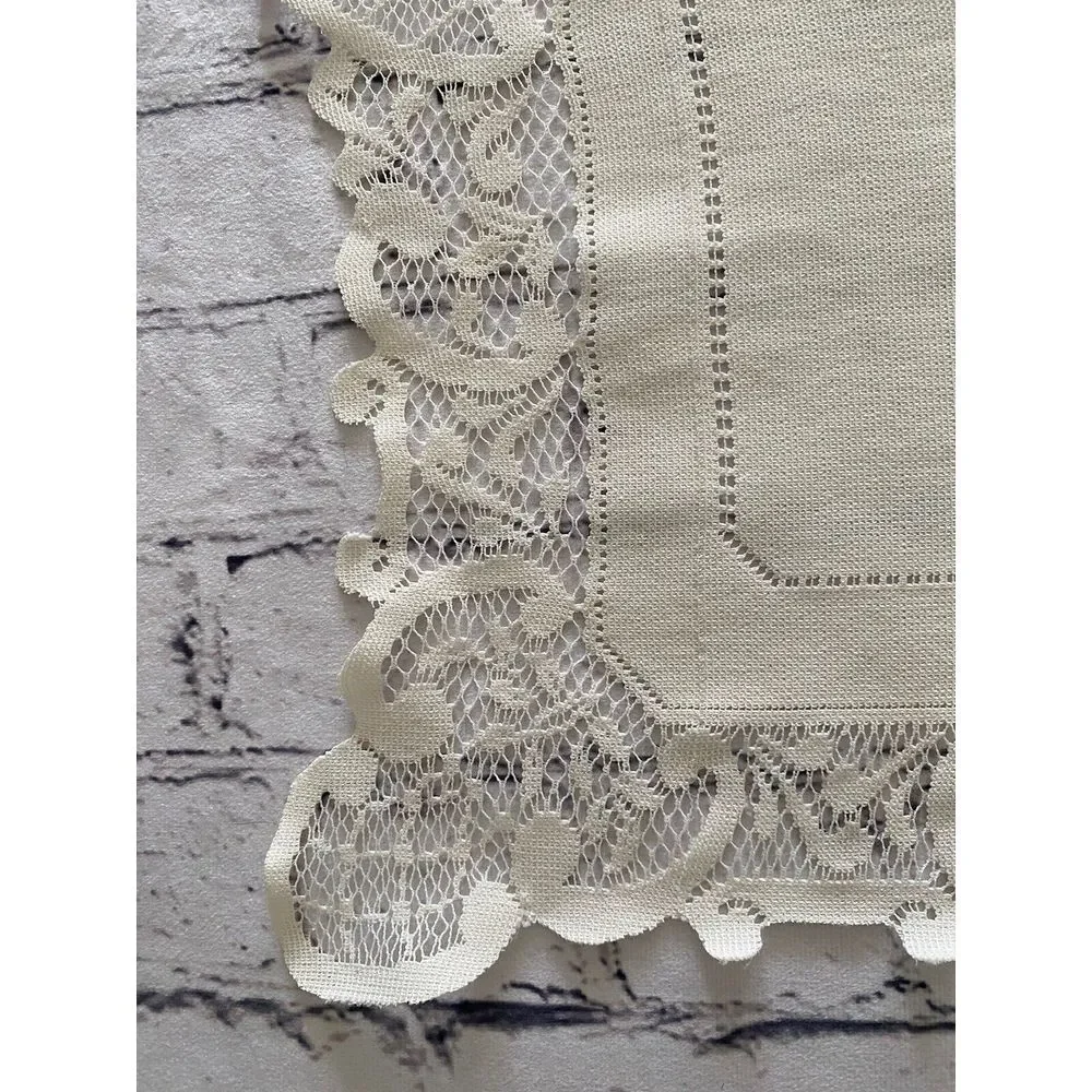 Vintage 1980s Ivory Lace Leaves Rectangle Tablecloth Cottage Farmhouse 26